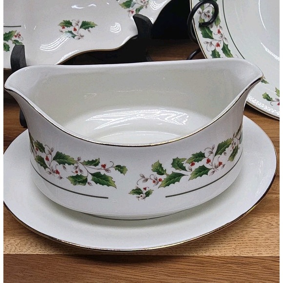 Home for the Holidays Soup Pasta Bowl Set of 4(OR 3) Christmas Holly Gold Rim 8" - Picture 4 of 14